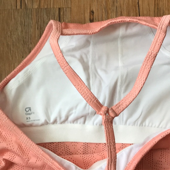 NWT Gap workout tank - Picture 7 of 7